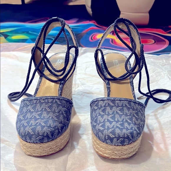 Michael Kors Margie Closed Toe Wedge Denim 5.5 M - Picture 1 of 6